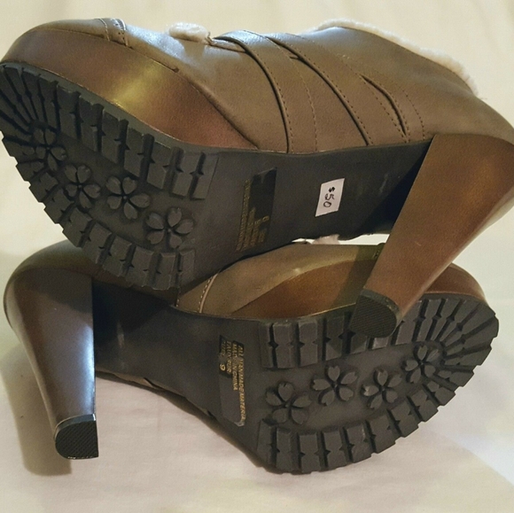 Dusky green fx suede sherpa trim platform heels - Picture 5 of 8